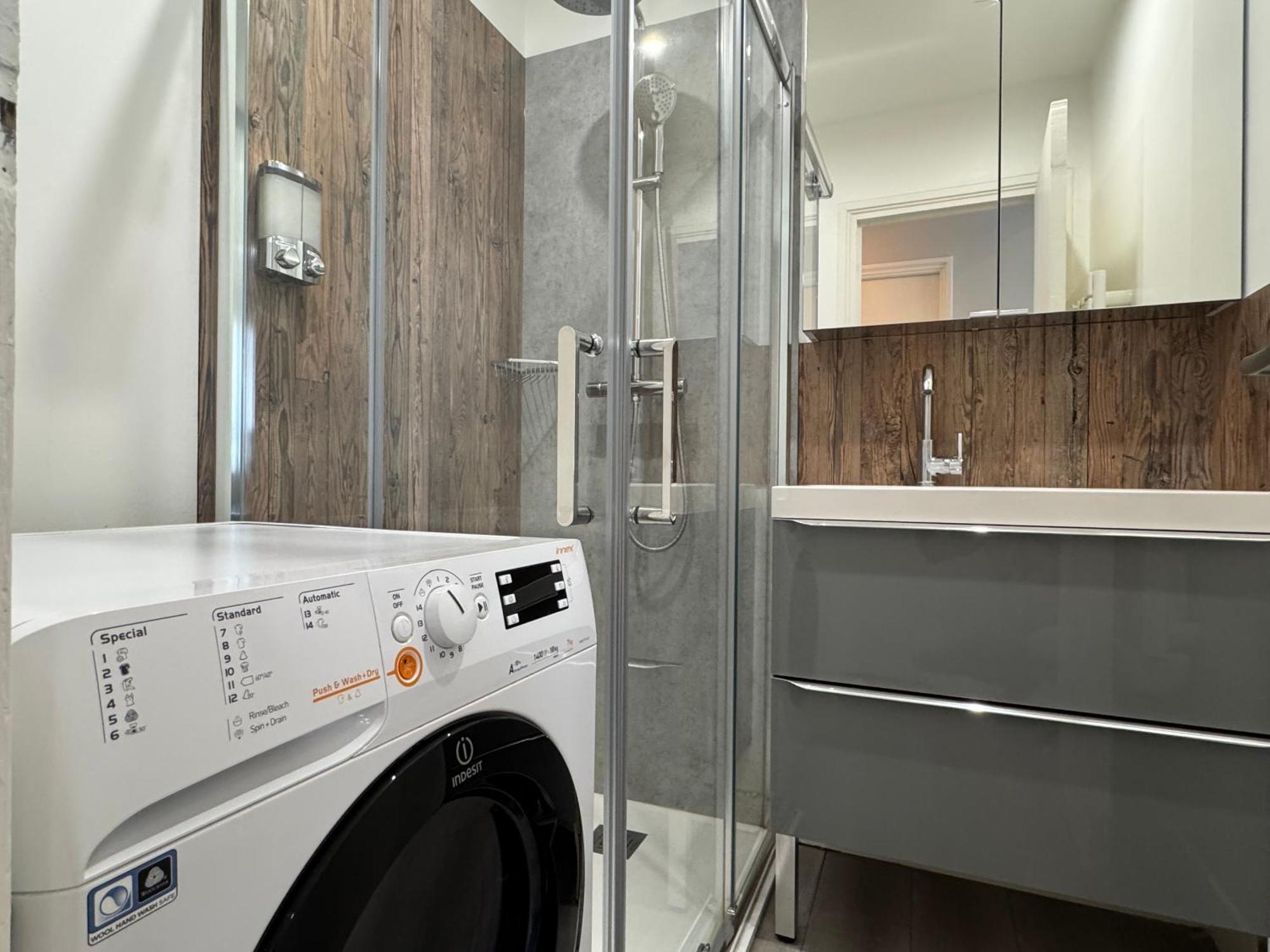 70m2 Climatise - Parking Prive - Lycee Roosevelt - Arena Apartment